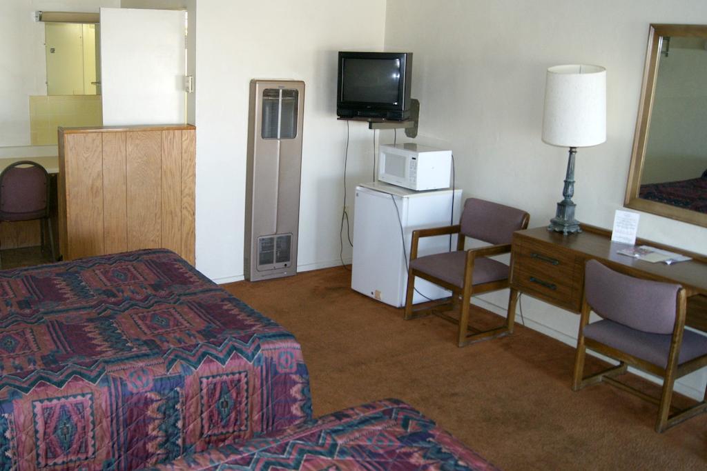 Hill Top Motel Kingman Oda fotoğraf