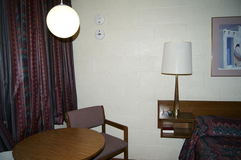 Hill Top Motel Kingman Oda fotoğraf